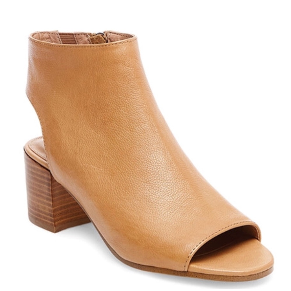 Steve Madden peep toe booties !!